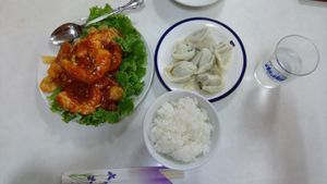 Vegan shrimp chilli, steamed dumplings and rice at Banwarou in Yokohama