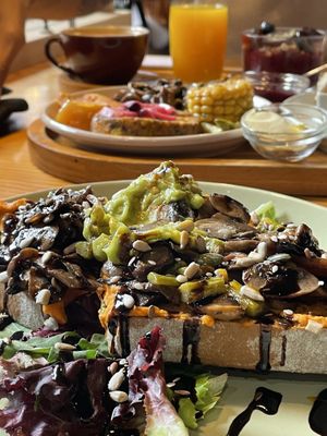 Veggie toast at 7g Roaster in Vila Nova De Gaia