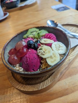 Pitaya bowl containing granola. at 7g Roaster in Vila Nova De Gaia