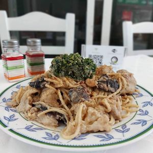 Vegan Carbonara at Tis Mammis Sou in Rhodes