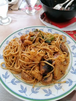 vegan Spaghetti Carbonara at Tis Mammis Sou in Rhodes