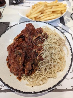 Vegan keftedes with pasta at Tis Mammis Sou in Rhodes