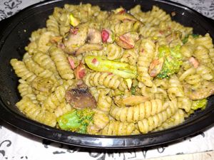 Vegan pesto pasta at Tis Mammis Sou in Rhodes