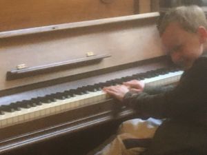 Piano free to play at Atelier Flori in Bruges