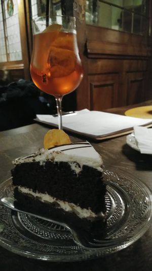 Chocolate pie with a mocktail at Atelier Flori in Bruges