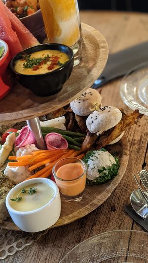 Étagère at Atelier Flori in Bruges