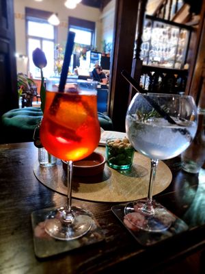 Drinks at Atelier Flori in Bruges