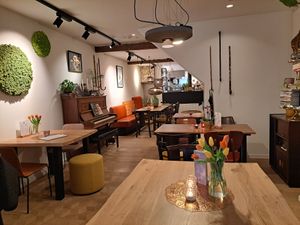 Interior, we sat at the back right around a corner, very intimate and lovely 😍 at Atelier Flori in Bruges