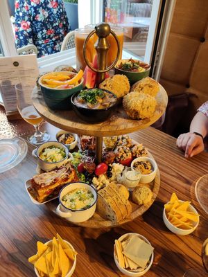 Etagere for 3 at Atelier Flori in Bruges