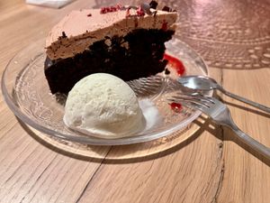  at Atelier Flori in Bruges