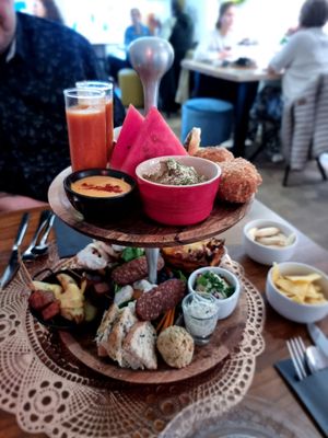 Tapas etagere at Atelier Flori in Bruges