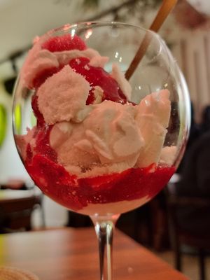 Eton Mess at Atelier Flori in Bruges