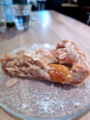 Frangipanne cake at Atelier Flori in Bruges