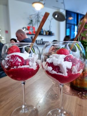 Eton mess at Atelier Flori in Bruges