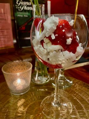 Eton Mess, Martine's favorite. And how delicious it was again (7-12-2024) at Atelier Flori in Bruges