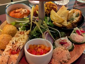 maaltijdetalage onder at Atelier Flori in Bruges