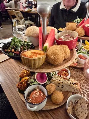 Etagere at Atelier Flori in Bruges