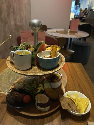 
Sharing dish tray 1 person 32€  at Atelier Flori in Bruges