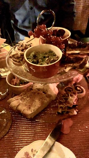 Valentine’s Étagère at Atelier Flori in Bruges