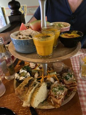 Etagère of tapas for 2 at Atelier Flori in Bruges