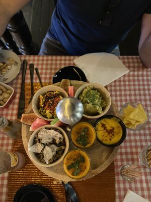 Spreads, vegan nacho cheese sauce, tomato soup at Atelier Flori in Bruges