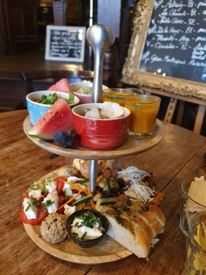 vegan etagère for two (32€) at Atelier Flori in Bruges