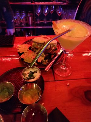 Burger and cocktail at Vyb Bar in Barcelona