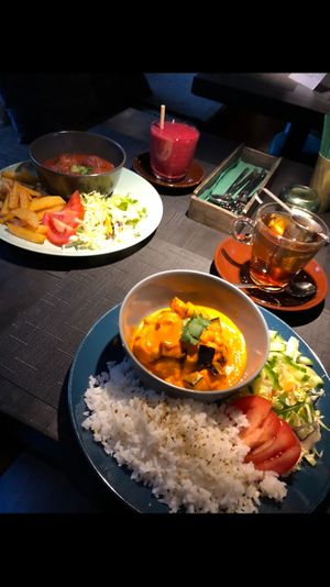 due fra le opzioni vegane di questo ristorante che sono la maggiorparte ( e spesso anche le poche non vegane si possono far comvertire a vegane). Entrambi i piatti molto buoni  at SOMA Cafe in Vilnius