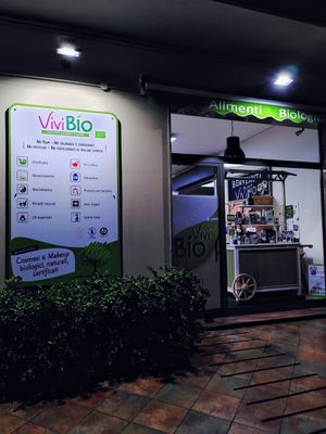 Store front and offer overiew at ViviBio in Giarre