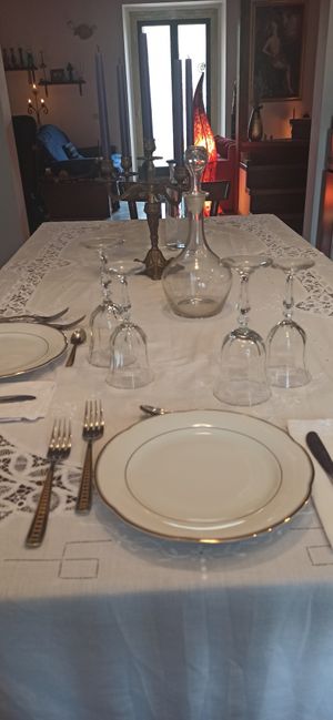 La tavola è apparecchiata con molto gusto e servizio di eccellenza at Lisa's Home in Piedimonte Etneo