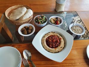 Si te gusta la comida mediterránea, TIENES que venir. Absolutamente todo está delicioso. Muy amables con la atención, el lugar está muy lindo y acogedor. Los son súper accesib at Falafel Shalom in Tepoztlan