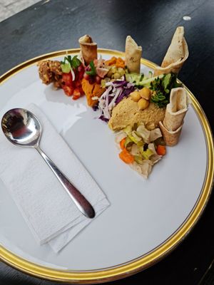 Hummus Plate at Alex & Casi's Knast in Braunschweig