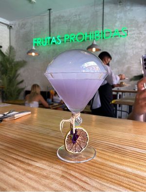 Cóctel de mora at Frutas Prohibidas in Madrid