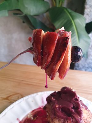 Pancakes con Acai at Frutas Prohibidas in Madrid