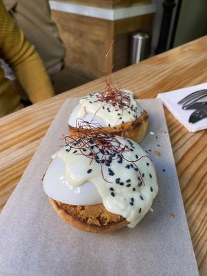 Vegan egg benedict at Frutas Prohibidas in Madrid