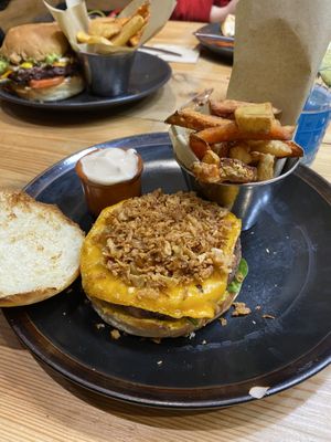 La devota burger(es más pequeña que la que se muestra en la carta)  #Veganuary at Frutas Prohibidas in Madrid