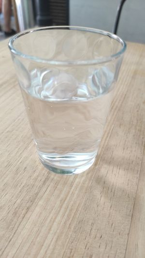 Tienen agua y limonada para que te rellenes tu cuando quieras at Frutas Prohibidas in Madrid