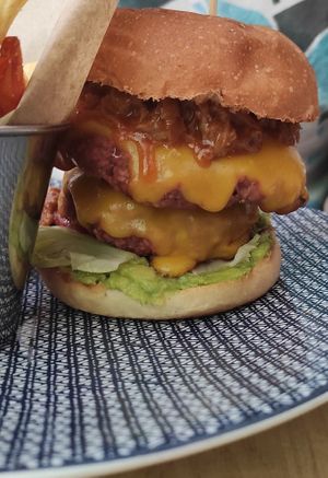 Monster burger at Frutas Prohibidas in Madrid