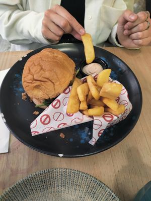 Burger at Frutas Prohibidas in Madrid