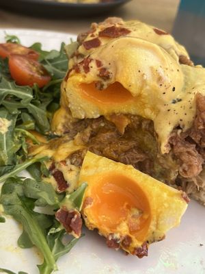 huevos benedictinos con pulled  at Frutas Prohibidas in Madrid