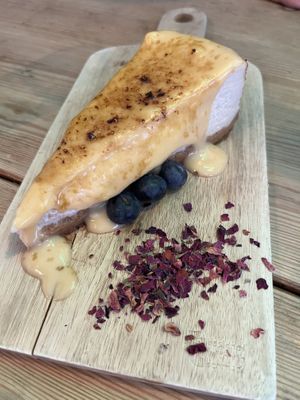 tarta de queso brulé  at Frutas Prohibidas in Madrid