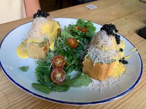 Huevos Benedict Trufados / Truffle Eggs Benedict at Frutas Prohibidas in Madrid