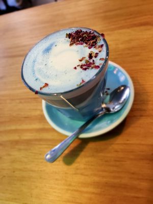 Blue latte at Frutas Prohibidas in Madrid