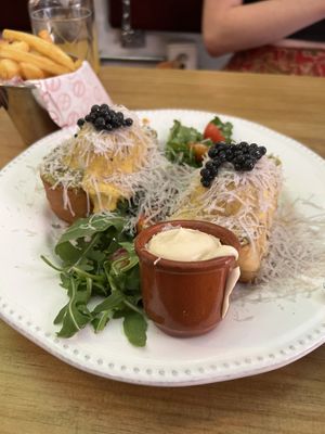 huevos benedictinos trufados  at Frutas Prohibidas in Madrid