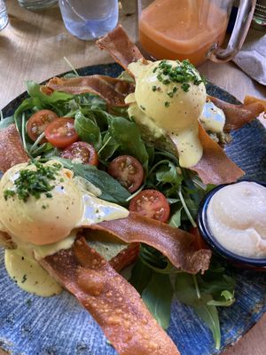 Eggs benedict Classic version   at Frutas Prohibidas in Madrid