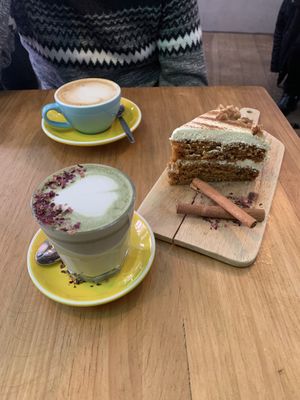 Matcha latte, cappuccino and carrot cake  at Frutas Prohibidas in Madrid