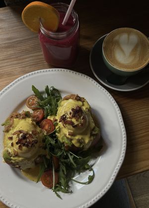 eggs benedict  at Frutas Prohibidas in Madrid