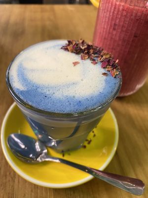 Blue latte  at Frutas Prohibidas in Madrid