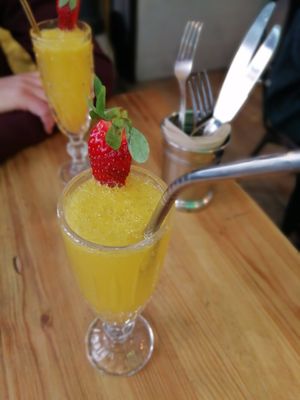Pineapple mimosa at Frutas Prohibidas in Madrid