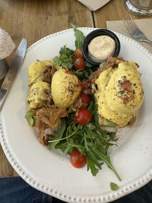 Eggs Benedict w/BBQ pulled pork    at Frutas Prohibidas in Madrid